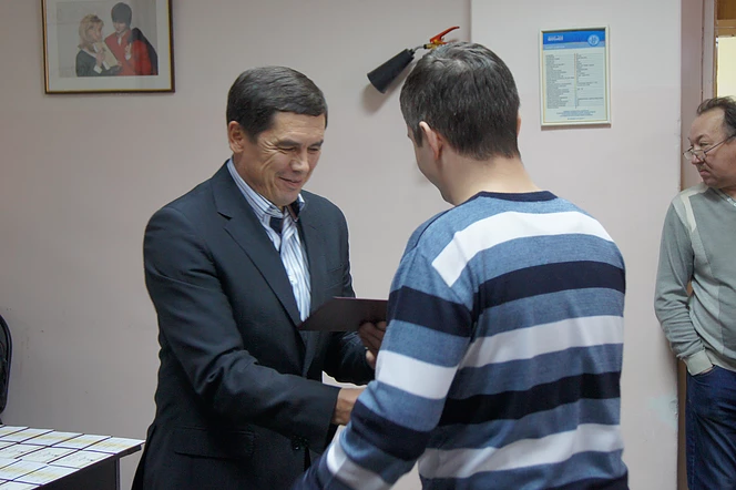 Альфир Бакиров вручил дипломы специалистам управляющих компаний